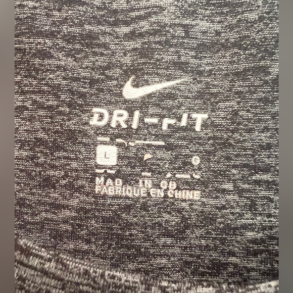 EUC Women’s Nike DRI-FIT short sleeve scoop neck active top size large - Picture 3 of 7